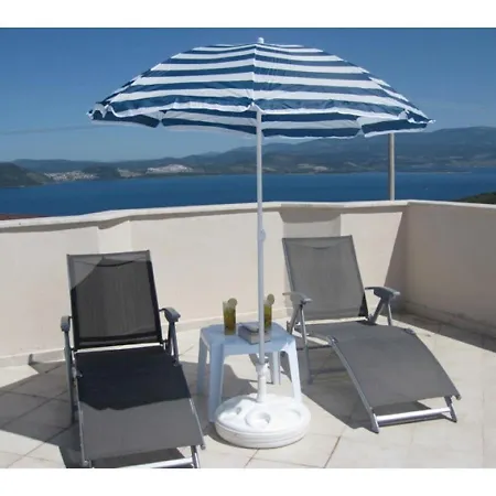 Apartment 2 Bed, 2 Bath On Private Site Within 300 Metres Of The Beach