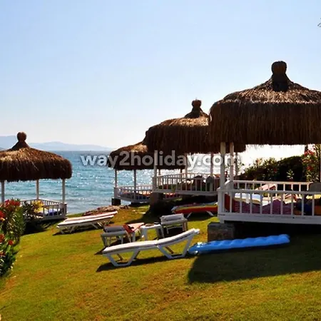 Apartment 2 Bed, 2 Bath On Private Site Within 300 Metres Of The Beach