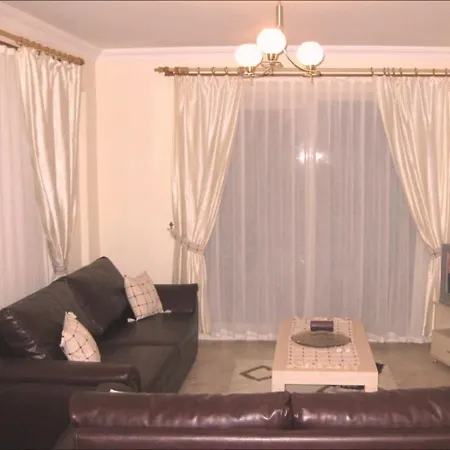 2 Bed, 2 Bath On Private Site Within 300 Metres Of The Beach Apartament