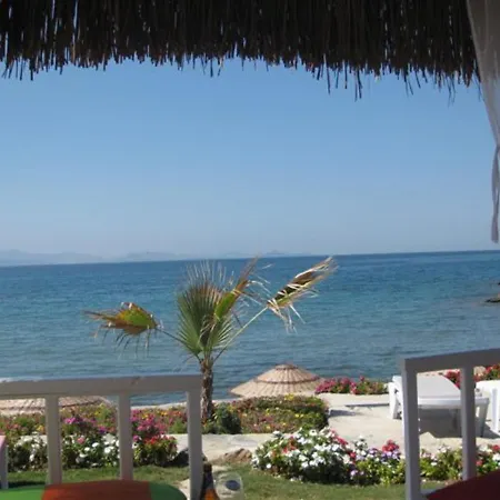 2 Bed, 2 Bath On Private Site Within 300 Metres Of The Beach Apartament Bogazici